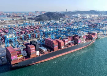 El Ministerio de Comercio chino también anunció que restringirá las exportaciones de una serie de materiales raros usados en componentes electrónicos, la industria aeroespacial y otros sectores.