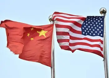 Pekín replica elevando las barreras aduaneras hasta el 84% y Trump sube su envite hasta el 145%.