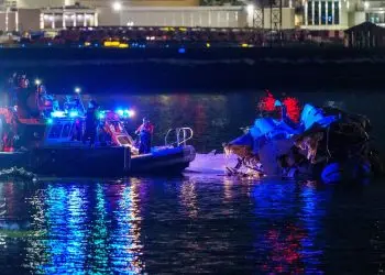 El jefe de bomberos y servicios de emergencia de Washington, John Donnelly, indicó que ya se han recuperado 28 cuerpos de las aguas.