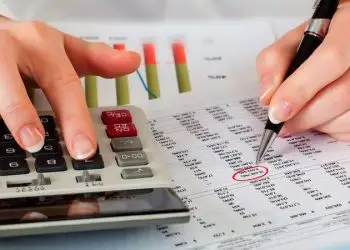 ​De acuerdo con Manuel Vílchez, Gerente General de Alegra.com en República Dominicana, los profesionales del sector han dedicado hasta el 65% de su tiempo a la gestión manual de documentos.- Fuente externa.