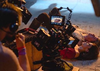 Un estudio realizado por TCI Research en 2018 reveló que aproximadamente 80 millones de viajeros en todo el mundo eligen sus destinos vacacionales basándose en filmaciones cinematográficas y series de televisión.- Fuente externa.