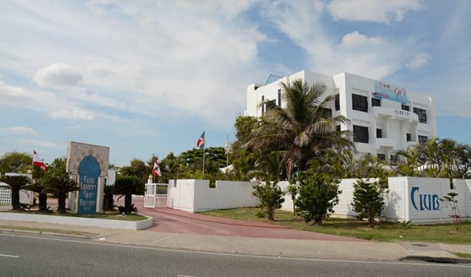 Club Libanés Sirio Palestino, localizado en la autopista 30 de Mayo, sirve como punto de reunión de la comunidad árabe en el país.