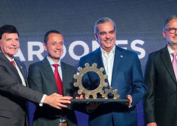 El presidente de CND, Fabián Suárez, destacó que la empresa ha generado más de 51,000 empleos directos e indirectos y que su contribución fiscal anual supera los RD$43,000 millones.