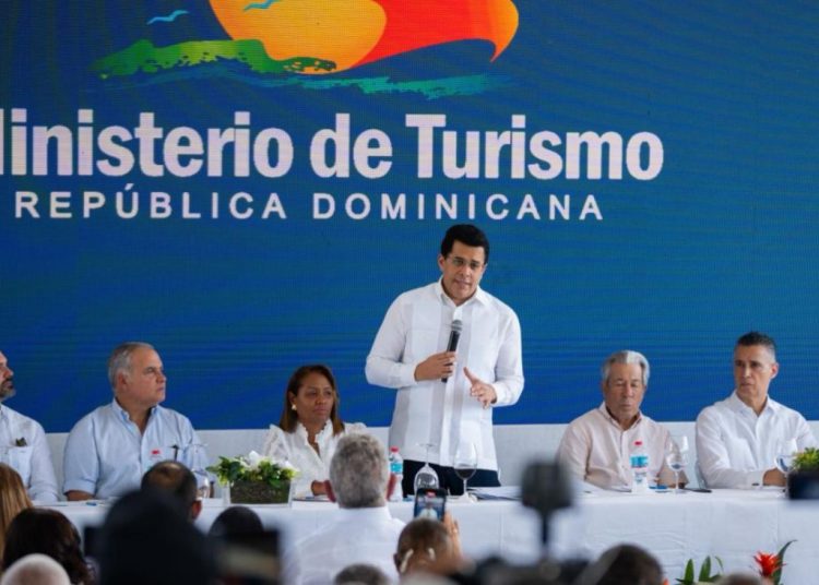 El ministro Collado insistió en el alto valor social y turístico que tiene la obra, ya que mejorará la seguridad vial y peatonal.