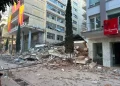 El sismo provocó daños en edificios, aeropuertos y otras infraestructuras.