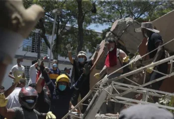 Al menos 87 personas resultaron heridas tras el fuerte sismo.