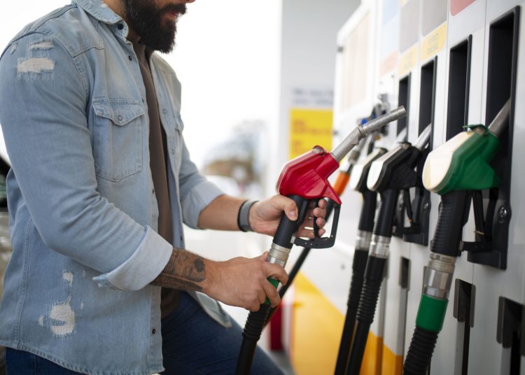 El Gobierno dispuso para la semana del 16 al 22 de noviembre una rebaja en la comercialización de cuatro combustibles. 