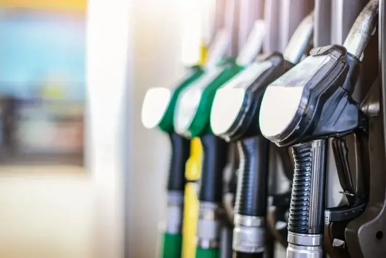 Cuatro carburante de menor uso bajaron de precios.