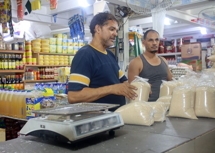 El sector servicios también es que más empleos genera en al región.