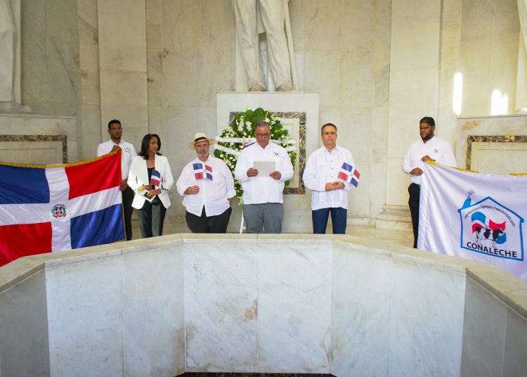 Las declaraciones del director ejecutivo fueron ofrecidas durante el depósito de una ofrenda floral en el Altar de la Patria, en conmemoración del 181 aniversario de la Independencia Nacional.