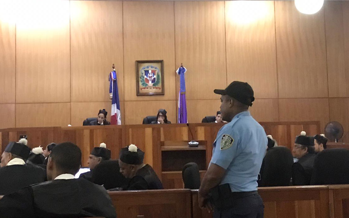 condena banco peravia