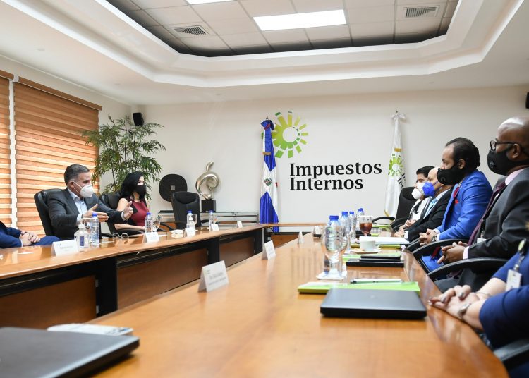 Luis Valdez Veras ofreció a los empresarios la posibilidad de utilizar el servicio de educación tributaria que ofrece la DGII.