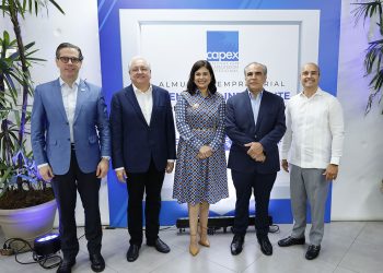 César Dargam, Miguel Lama, Cayra Bencosme, Celso Juan Marranzini y Oscar Frías.