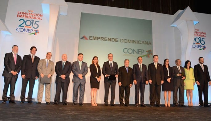 Los directivos del Conep entregaron las 47 propuestas a representantes del Gobierno y dirigentes de la oposición política del país.