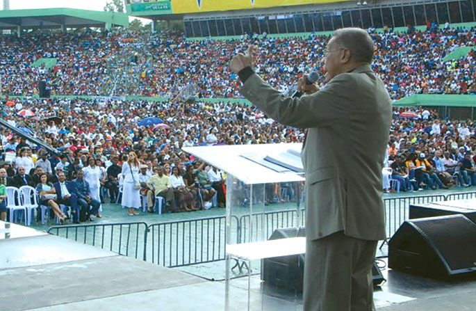 Los cristianos no católicos muestran más disciplina en la asistencia a los cultos.