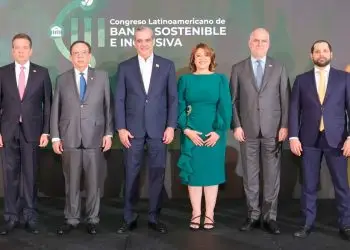 Víctor Bisonó, Héctor Valdez Albizu, Luis Abinader, Rosanna Ruíz, Alejandro Fernández y Ernesto Bournigal.