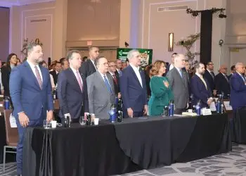 Paíno Henríquez, Víctor Bisonó, Héctor Valdez, Luis Abinader, Rosanna Ruiz y Alejandro Fernández.