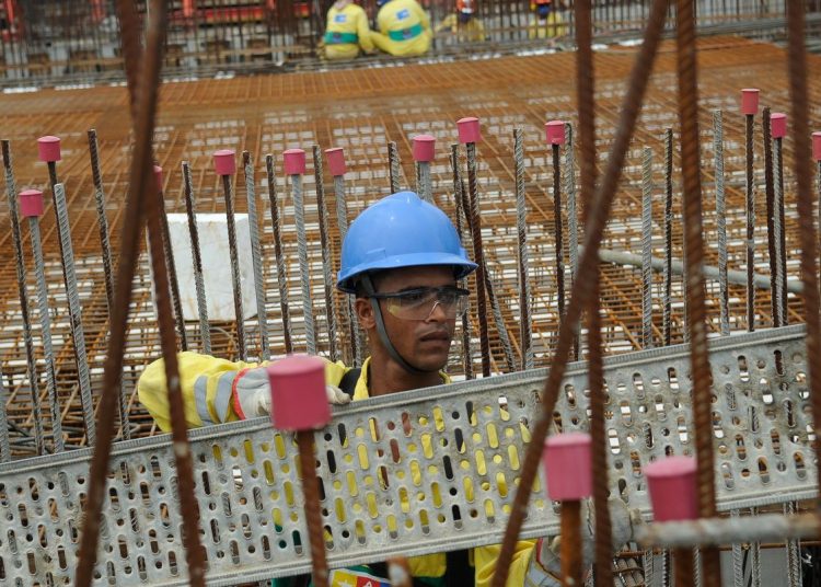 El saldo positivo fue resultado de la diferencia entre las 2,249,070 contrataciones y los 1,942,959 despidos registrados en el segundo mes del año. - Fuente externa.
