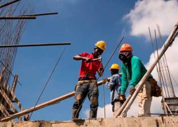 Informe de la Oficina Nacional de Estadística indica que la población de 60 años y más tiene una presencia mucho mayor en la informalidad.