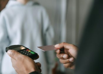 El informe indica que más de la mitad de los encuestados mantienen sus hábitos de compra o incluso los incrementa.