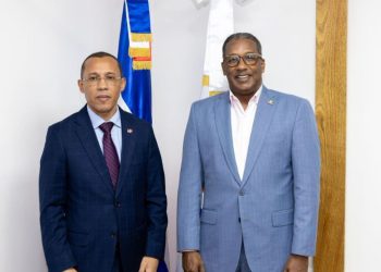 El contralor reiteró que la institución continuará adoptando medidas orientadas al fortalecimiento del control interno en todos los sectores del Estado.