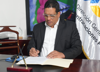 Carlos Pimentel destaca el impacto del nuevo reglamento en la transparencia de las contrataciones públicas.