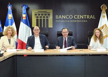 El convenio de donación de la Unión Europea fue firmado en la sede del Banco Central dominicano.