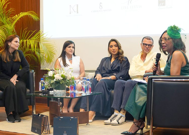 Carmen Abreu, Biviana Riveiro, Natalia Mena, Sócrates McKinney y Julissa Rumaldo.