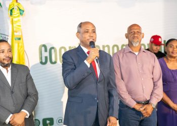 Además, celebran tradicional compartir navideño entre representantes y directivos.