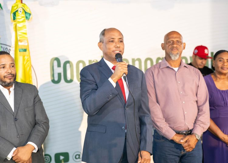 Además, celebran tradicional compartir navideño entre representantes y directivos.