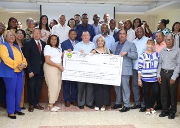 El gerente general de la institución, Lucas Figueroa, señaló que la entrega de estos premios es el ejemplo de la responsabilidad social de Coopnama.