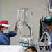 Personal médico atiende a un enfermo en una unidad de cuidado intensivo del Hospital El Tunal, el 17 de enero de 2021 de en Bogotá, Colombia. | Mauricio Dueñas Castañeda, EFE.