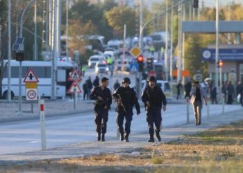 Las informaciones iniciales sobre la inmolación de un atacante en la puerta del recinto y sobre una supuesta toma de rehenes en el interior no se han confirmado.- Fuente externa.