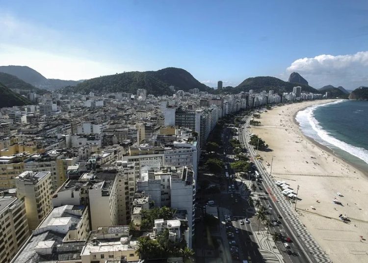 La OCDE prevé en Brasil un crecimiento de 2.4% este año.