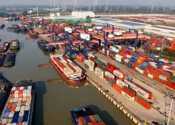 El informe vaticina que las barreras comerciales y la debilidad de la demanda externa afectarán al crecimiento de las exportaciones chinas.