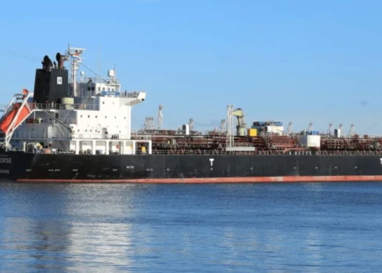 El petrolero ruso Anatoli Kolodkin llegó a Cuba con 100,000 toneladas de crudo para aliviar la crisis energética.