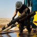 Las reservas de crudo cayeron en 846,000 barriles y las de gasolina cayeron en 2.2 millones.