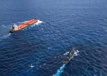 Trump también ordenó aranceles a los países que envíen petróleo a la nación caribeña, un mecanismo de presión que está estrangulando a la isla.