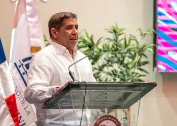 Cruz dijo que la estampilla entra en vigencia a partir del 2025.