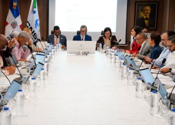 Dispone que certificado deberá contener informaciones esenciales que respaldan la licencia médica.