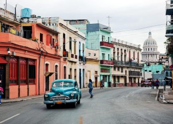 Los apagones de hasta 16 horas diarias se normalizaron, la escasez de alimentos y combustible era severa.