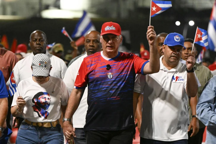 Cuba permitirá el establecimiento de instituciones financieras no bancarias o no financieras de capital privado (nacional o extranjero) para microcréditos.