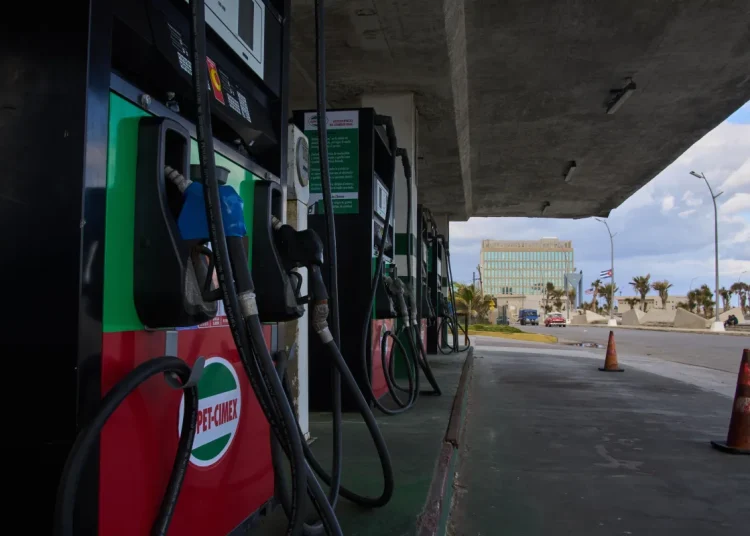 Cuba empezó recibir combustible importado en medio del bloqueo petrolero de EE.UU. al país.