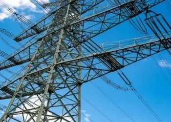 Las unidades generadoras actualmente fuera de servicio son Itabo I (120 MW), CESPM 2 (90 MW), Haina TG (85 MW) y Punta Catalina 1 (360 MW), todas en mantenimiento correctivo.