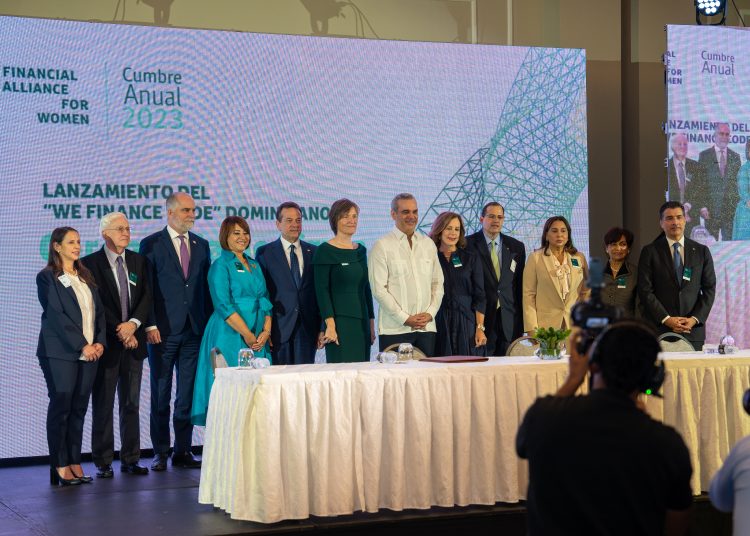 En el marco de la cumbre mundial de la Financial Alliance for Women, el ecosistema financiero dominicano suscribió el WE Financial Code. Fuente externa.