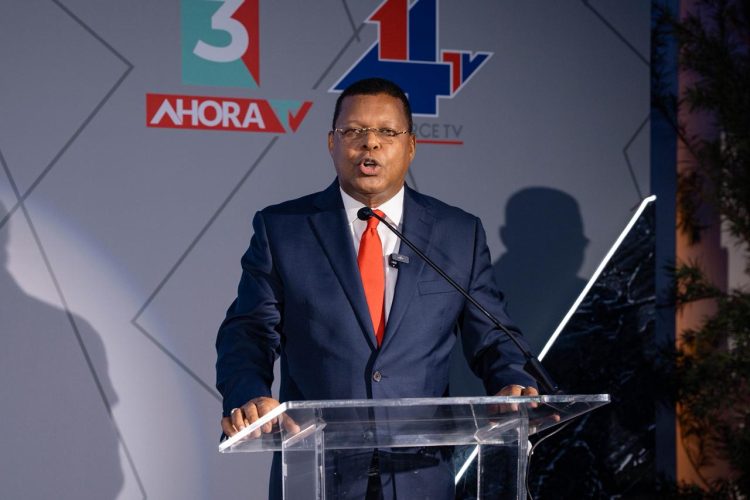 Ahora TV, canal 3 y Catorce TV, se convierten en los primeros dos canales del país en dar cumplimiento al apagón analógico.