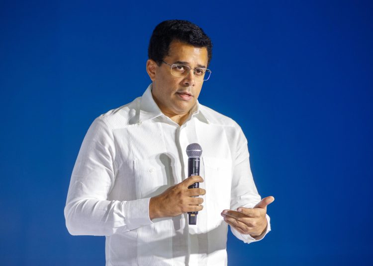 David Collado afirma que hasta octubre habían arribado al país más de nueve millones de turistas.