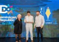 David Collado recibe el reconocimiento de la FCCA durante el Pamac 2026 celebrado en Puerto Plata.