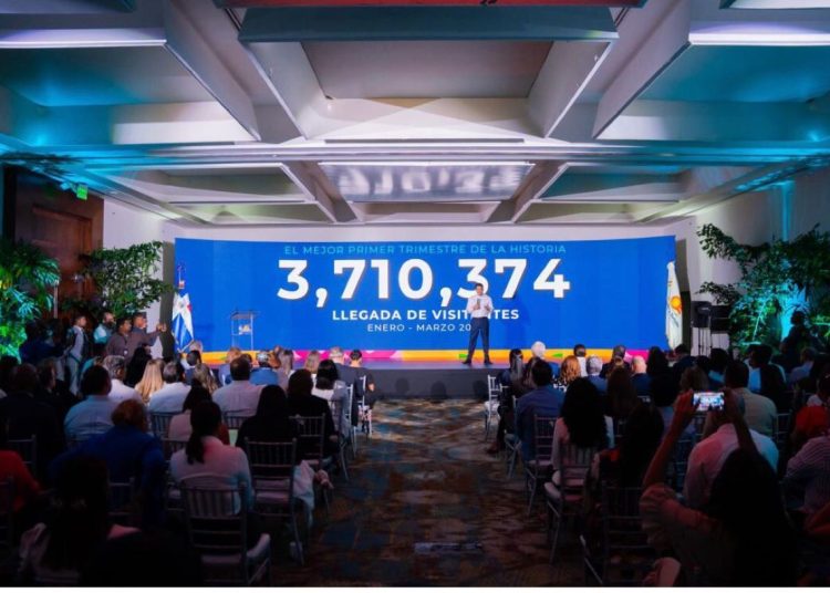 En enero-marzo de 2026 llegaron 2,603,777 turistas por vía aérea y 1,106,597 creceristas.