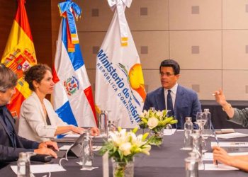 Collado participa en Madrid en un encuentro con empresarios del sector.